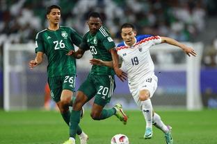 Truyền thông: Gomez World Cup lấy Anton ra đùa, chọc giận phòng thay đồ không có duyên với đội tuyển quốc gia